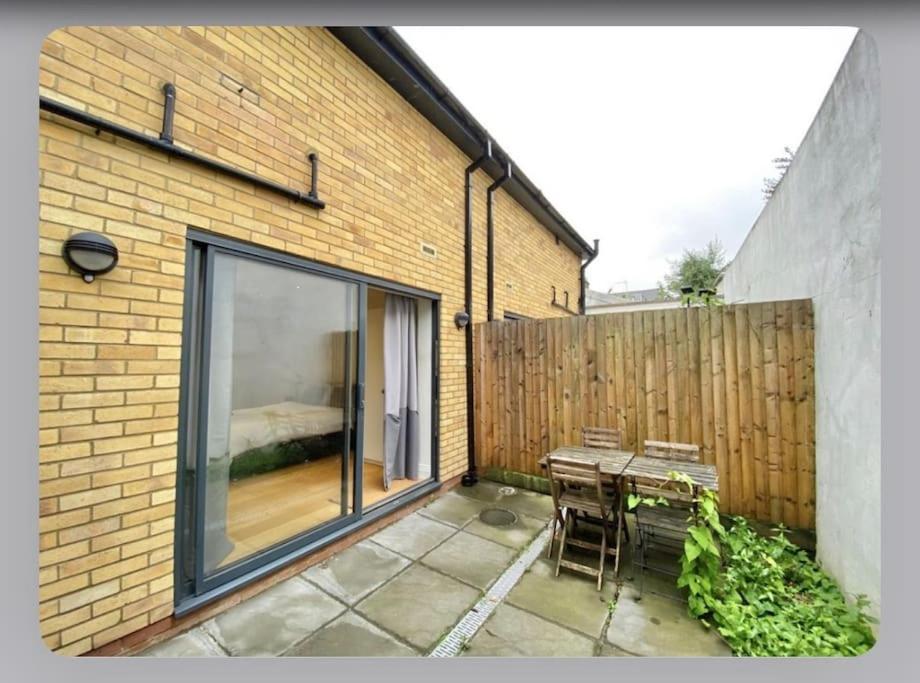 Luxury 4-Bed Apartment With Balcony & Garden, Near Emirates Stadium, 15 Mins To Central London Bagian luar foto