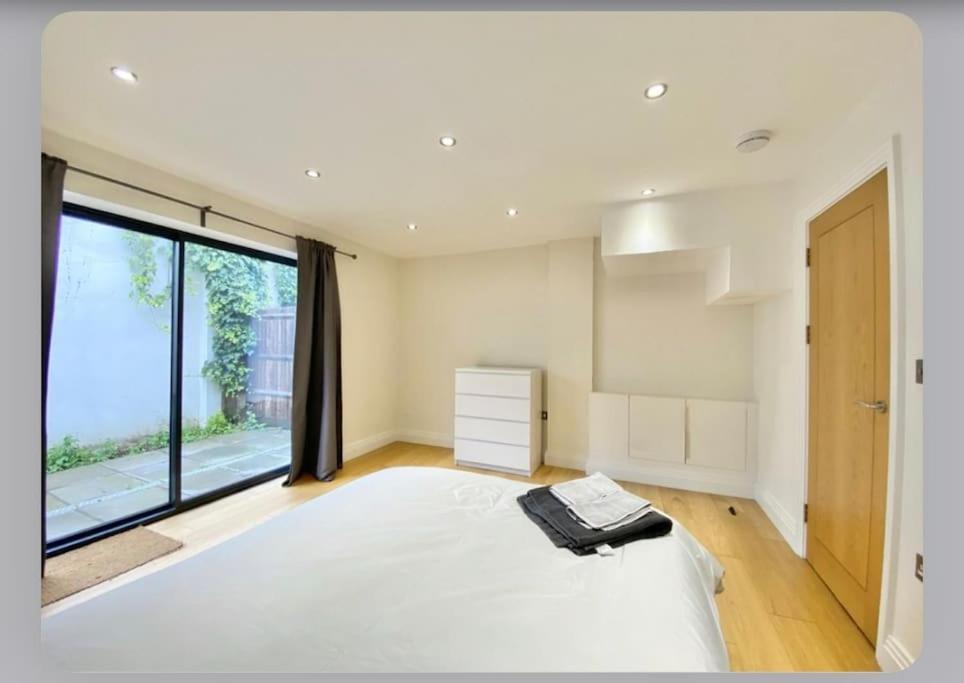 Luxury 4-Bed Apartment With Balcony & Garden, Near Emirates Stadium, 15 Mins To Central London Bagian luar foto